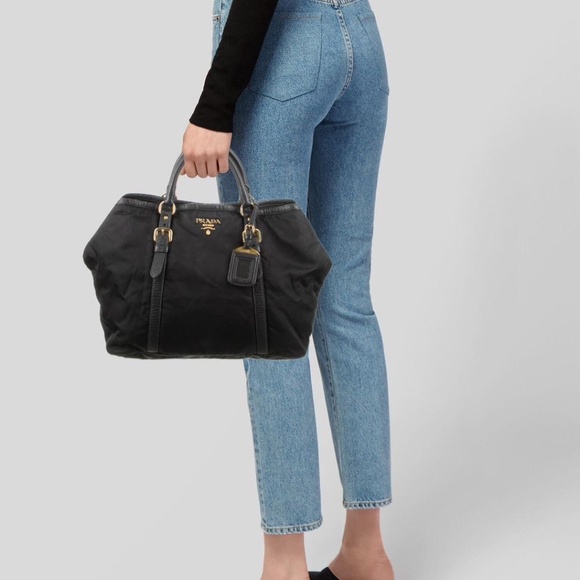 This authentic Prada Tessuto & Vitello Daino Nylon Shopping Tote Bag Black is in - Picture 3 of 12
